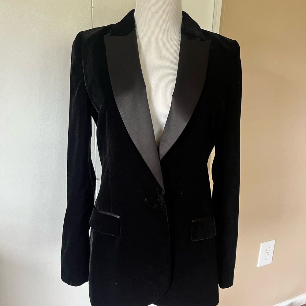 Chic Black Velvet Blazer